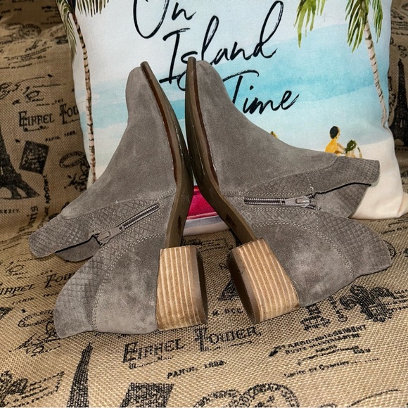 Seychelles Score Gray Suede Ankle 2" Block Heel Boots Booties Size 7.5 - Picture 10 of 14